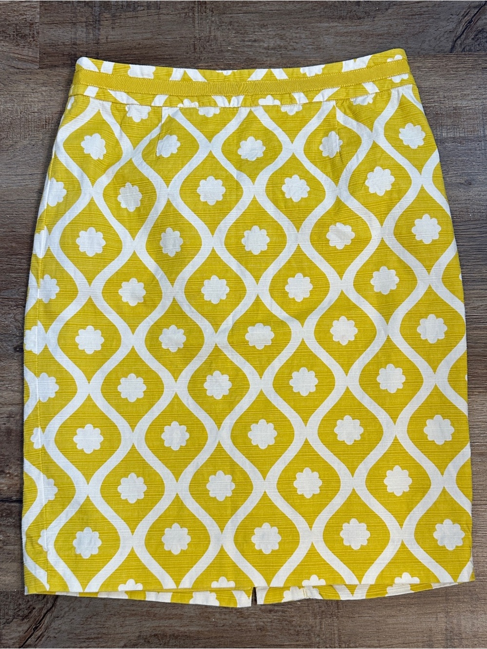 Boden Gold Yellow Geometric Pencil Skirt
Size 4P Petite